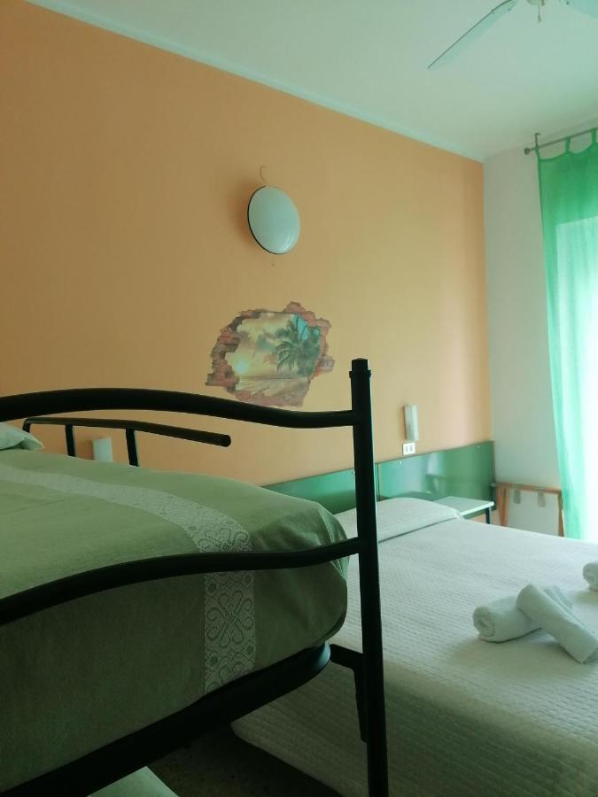 Hotel Nova Dhely Rimini Kültér fotó