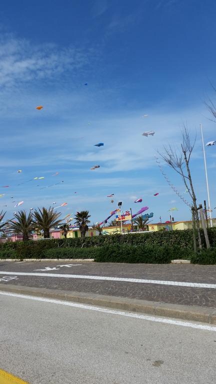 Hotel Nova Dhely Rimini Kültér fotó